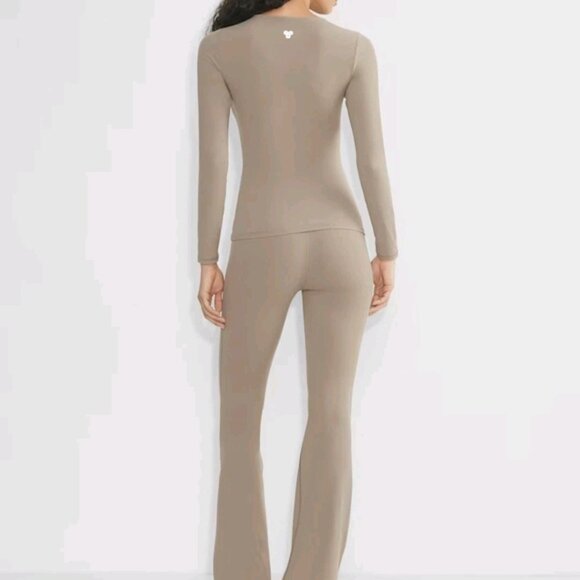 NWT Aritiza GOLDEN BUTTER Cheeky Hi-Rise Flare Legging Nomad Taupe 6 - Picture 3 of 9